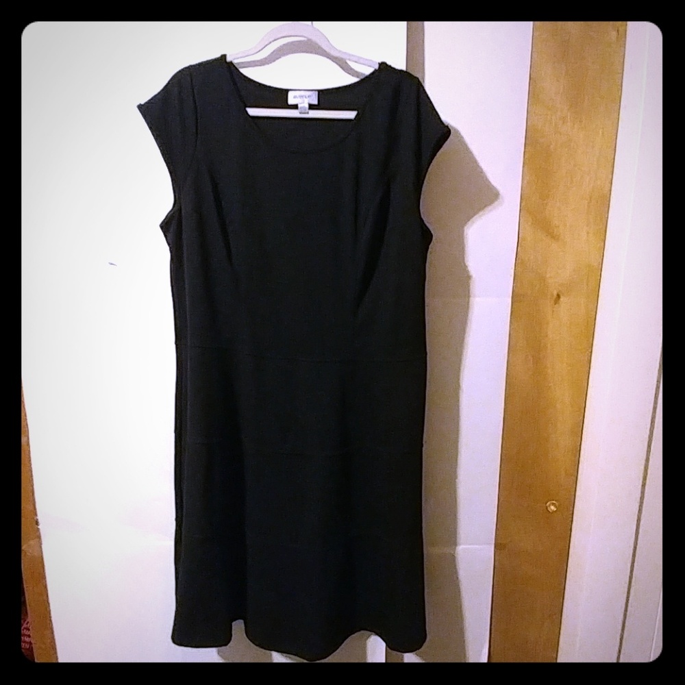 Avenue 18-20 LBD NWOT